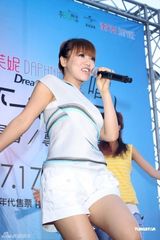 幻灯组图：丁当挑战“下一站” 出道四年首次办个唱