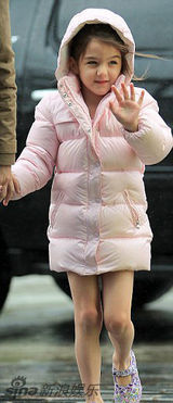 组图：苏瑞光腿穿棉袄出门 要风度不要温度挨冻