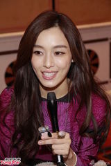 组图：范玮琪将进驻红馆开唱 张柏芝表示会到场