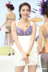 高清组图：“内衣女王”杨谨华亮相 回应新欢传闻