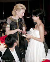 幻灯图：凯特-布兰切特刘嘉玲等女星盛装代言