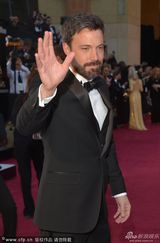 组图：阿弗莱克携爱妻亮相 无缘导演失落