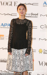 组图：韩佳人金宣儿性感争艳 李秉宪盛装亮相