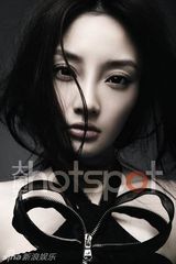 幻灯图：李小璐时尚写真盘点 荧屏精灵笑容绽放