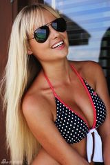 高清组图：南非美女吉纳维芙-莫顿性感登封面