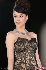 组图：张榕容产后复出身材火辣 带小孩如鱼得水