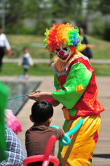 高清图：刘孜为爱子摆百日宴 圈内好友齐聚送祝福