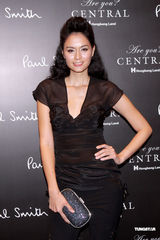 高清图：莫文蔚透露新MV演出浴戏 光头全裸自己做主