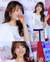 组图：朴宝英出席活动 民族风服装春意盎然