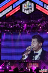 组图：郭富城张惠妹亮相台北跨年high翻全场