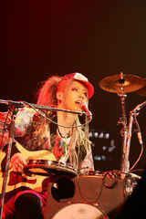 组图：雅Miyavi写真集锦 视觉系装扮华丽唯美