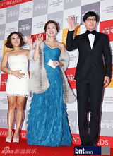 组图：刘在石UEE等韩众星亮相KBS演艺大奖红毯