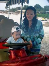 幻灯图集：王艳母子亲密照曝光 晒甜蜜家庭生活