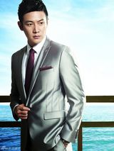 组图：陆毅型男写真曝光 帅气童颜逆生长