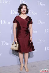 组图：钟楚红张曼玉同台亮相 全智贤露香肩