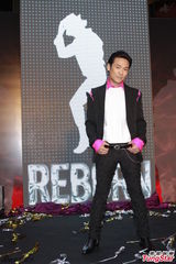 杜德伟曾与MJ合作 将签名衣服珍重收藏