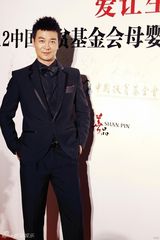 组图：吴樾助力公益盛典为慈善慷慨解囊