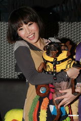 高清组图：张灵举办生日会 与Fans开心庆祝生日