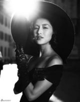 组图：陈燃《时尚芭莎》演绎时尚三城记