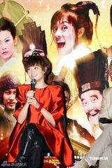 幻灯图：孙俪上海宣传新片 红衣喜气全程笑容