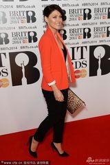 组图：Emma Willis深V套装亮相 尽显凹凸好身段