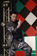 组图：陈奕迅不介意被称丹妈 称其头发多