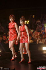 组图：T-ara改良旗袍秀修长美腿 热舞频露底