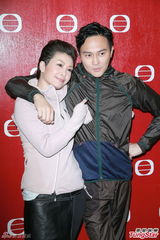 组图：张智霖录《奖门人》 伍咏薇周丽淇同场