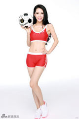 组图：潘霜霜青春写真动感十足