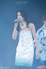 高清图：众巨星撑场雷颂德个唱 杨千嬅蕾丝诱惑