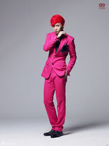 组图：魏晨宣传照曝光 新造型大胆尝试个性妆容