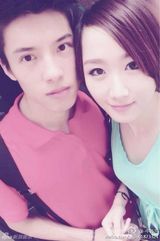 组图：广州摆地摊帅哥走红 常被城管追