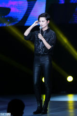 组图：李宇春透视装小露性感 粉丝赞秒杀车模