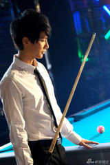 组图：陈楚生拍摄个人形象片 打造绅士雅痞风格