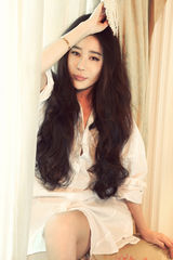 组图：姜欣雨新写真曝光 网友直呼双腿太性感