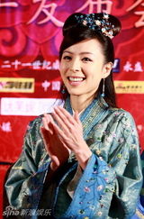 幻灯图：《唐伯虎2》探班 三才子“教坏”黄晓明