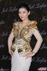 组图：刘嘉玲指王菲心情好 与李亚鹏仍是好友