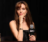 高清图：安吉丽娜-朱莉访韩宣传新片《特工绍特》