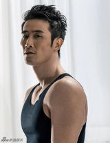 组图：奇道黑白搭配尽显绅士风采