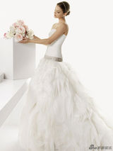 组图：超模芭芭拉唯美婚纱写真 典雅纯净秀美背