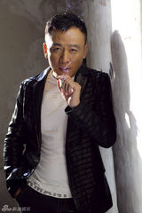 组图：吕一丁熟男写真儒雅帅气展现绅士魅力