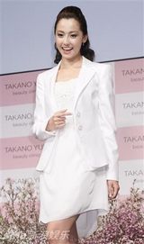 幻灯图：泽尻英龙华复出见面会 白色套装大秀性感