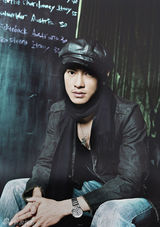 组图：阮伟旌最新写真文艺范儿十足