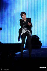 组图：周杰伦赞蔡依林漂亮 王力宏罗志祥助阵颁奖礼