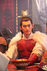 组图：《隋唐演义》姜武与刘筱筱上演程咬金娶妻