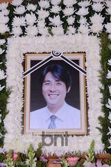 组图：已故崔真实前夫赵成珉上吊自杀 灵堂曝光