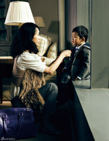 高清图：白百何携子拍写真 甜美辣妈展现休闲时光