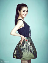 组图：李依晓率性俏皮写真绽放青春活力