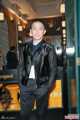 组图：梁朝伟学舞弃老婆陪 嘉玲称王菲享受单身