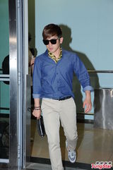 组图：韩国男团神话到港 为8日巡演作准备